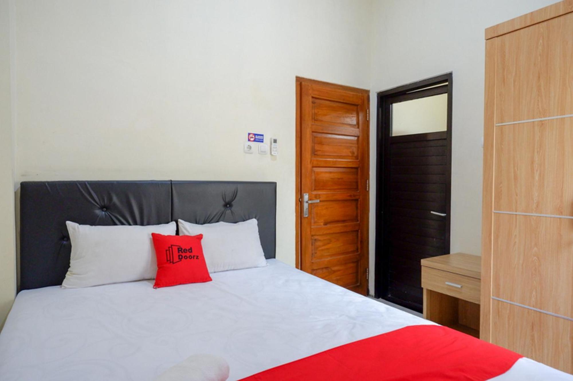 Reddoorz Syariah Near Purwosari Train Station Hotell Solo Exteriör bild