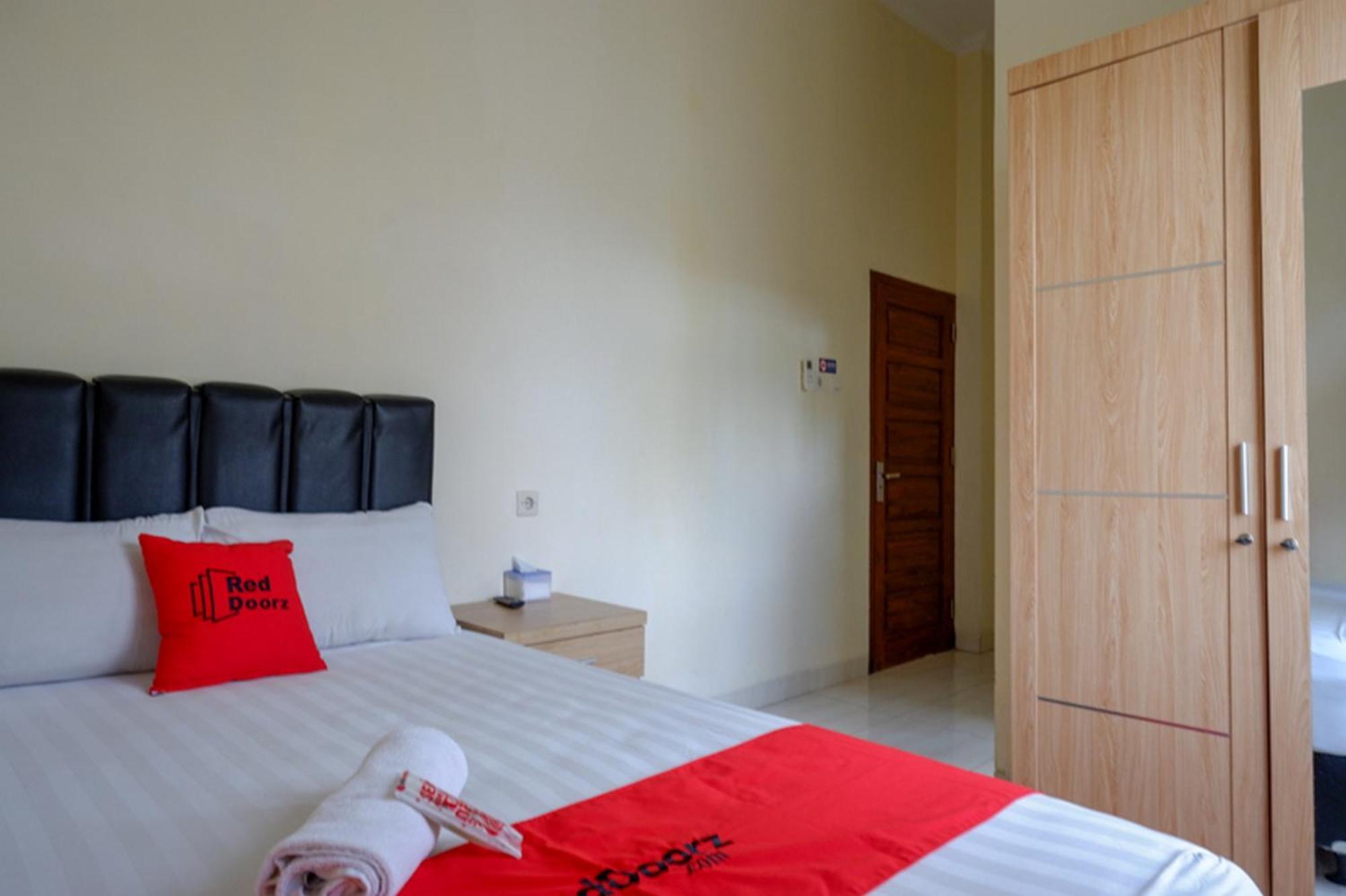 Reddoorz Syariah Near Purwosari Train Station Hotell Solo Exteriör bild
