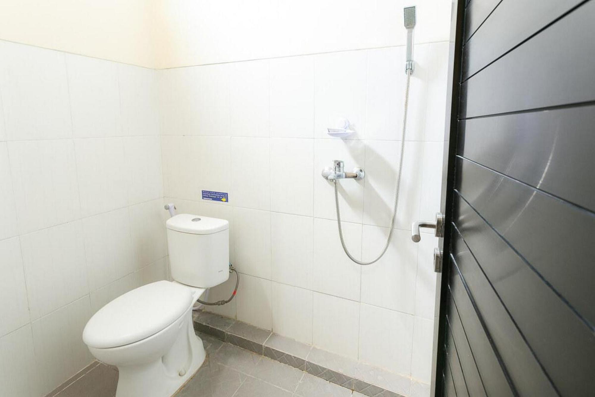 Reddoorz Syariah Near Purwosari Train Station Hotell Solo Exteriör bild