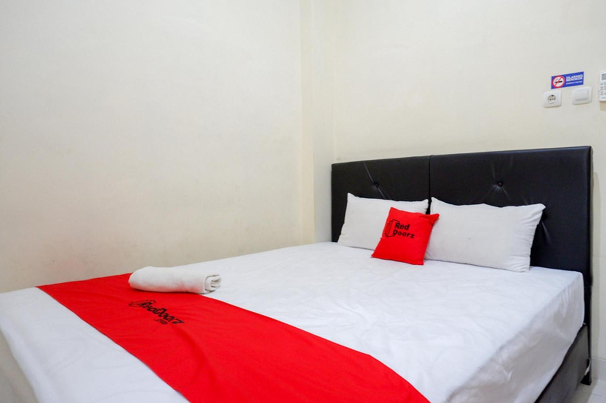 Reddoorz Syariah Near Purwosari Train Station Hotell Solo Exteriör bild