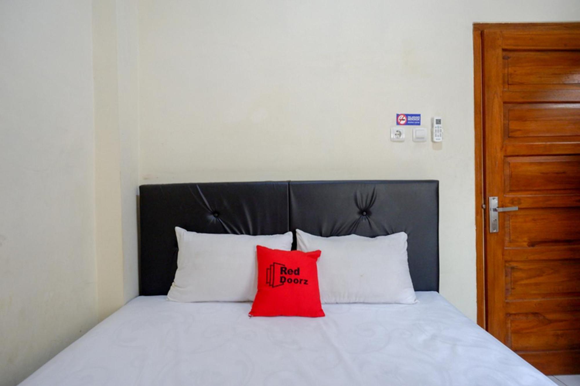 Reddoorz Syariah Near Purwosari Train Station Hotell Solo Exteriör bild