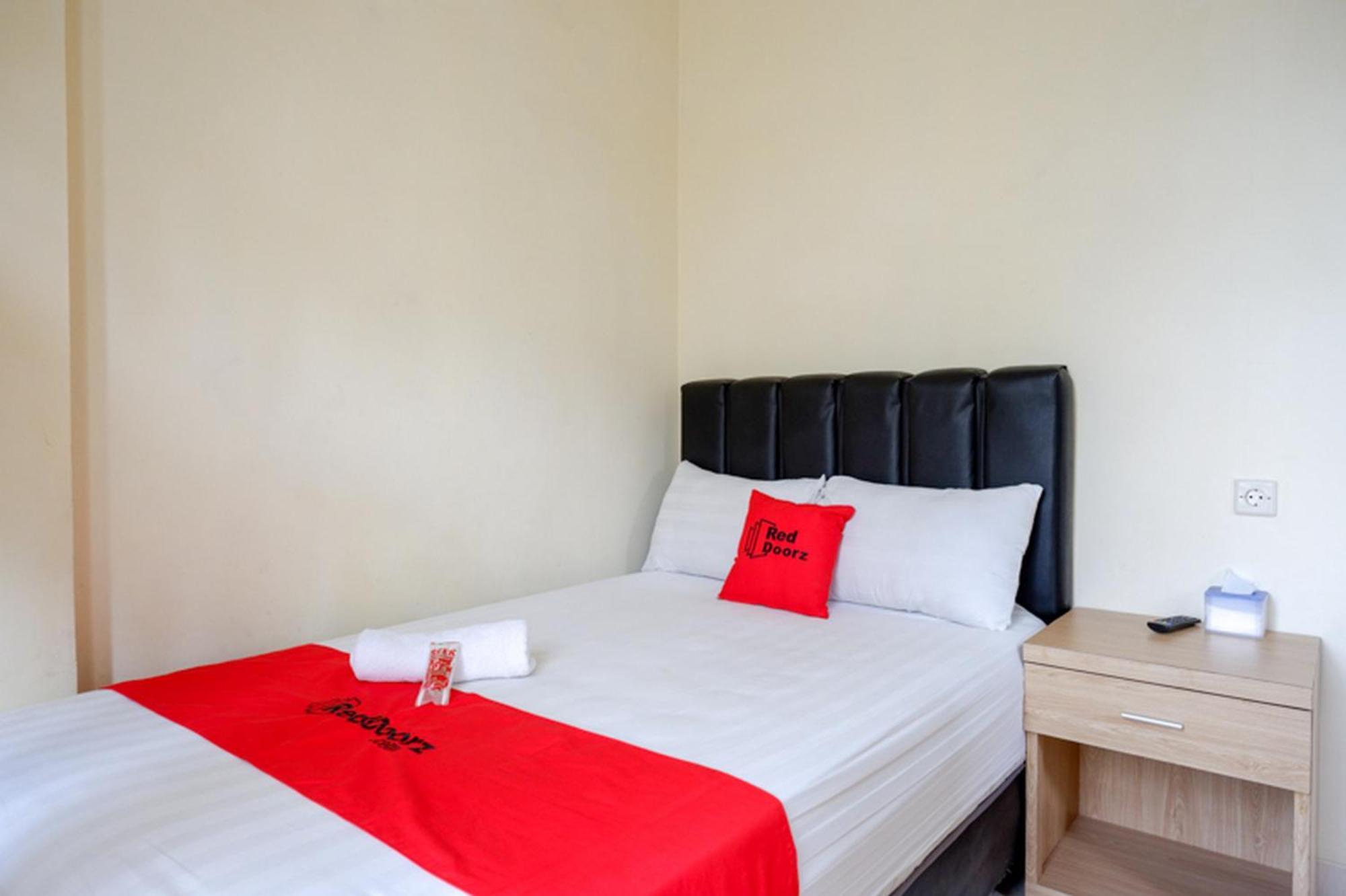 Reddoorz Syariah Near Purwosari Train Station Hotell Solo Exteriör bild