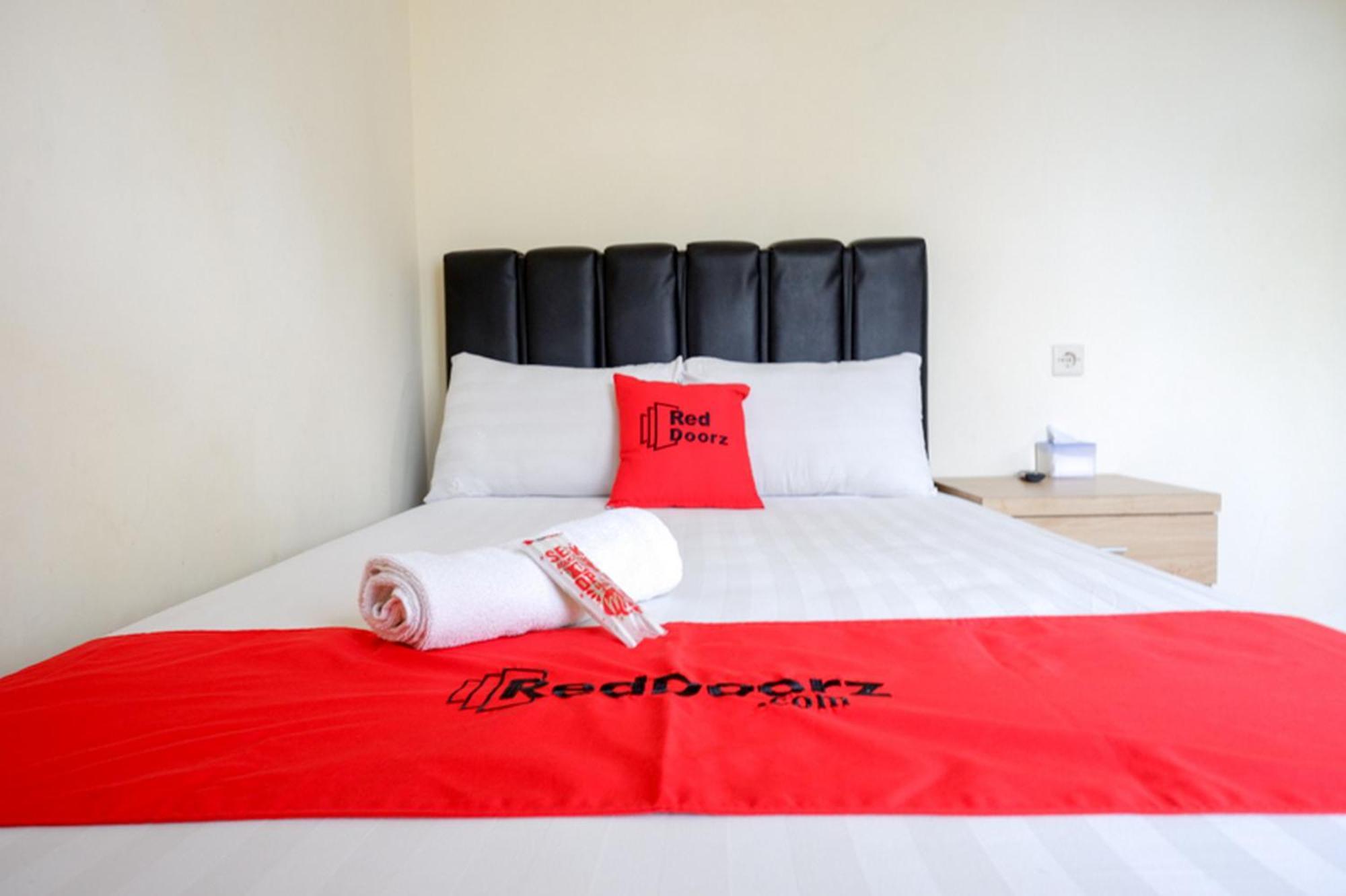 Reddoorz Syariah Near Purwosari Train Station Hotell Solo Exteriör bild