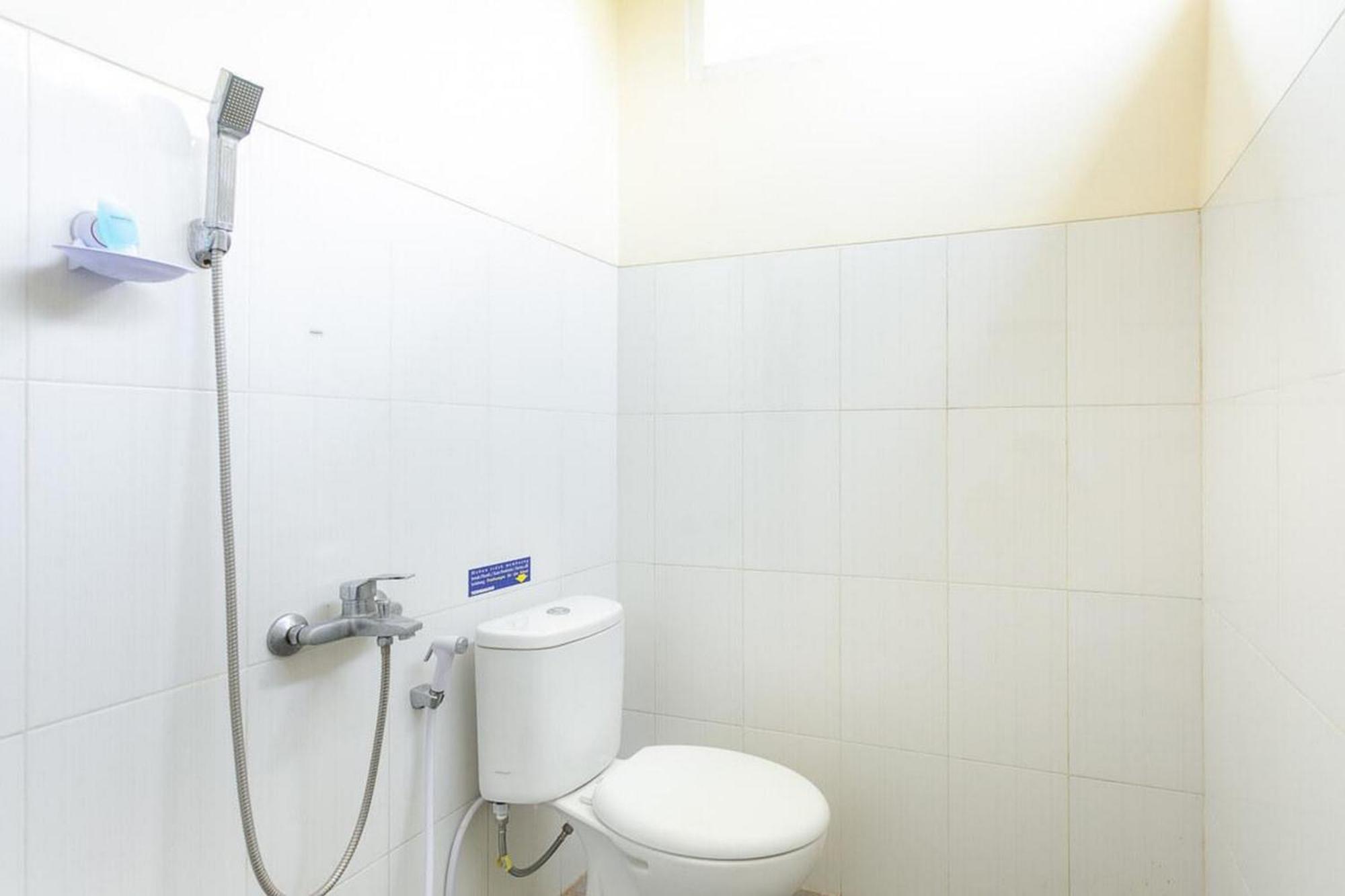 Reddoorz Syariah Near Purwosari Train Station Hotell Solo Exteriör bild