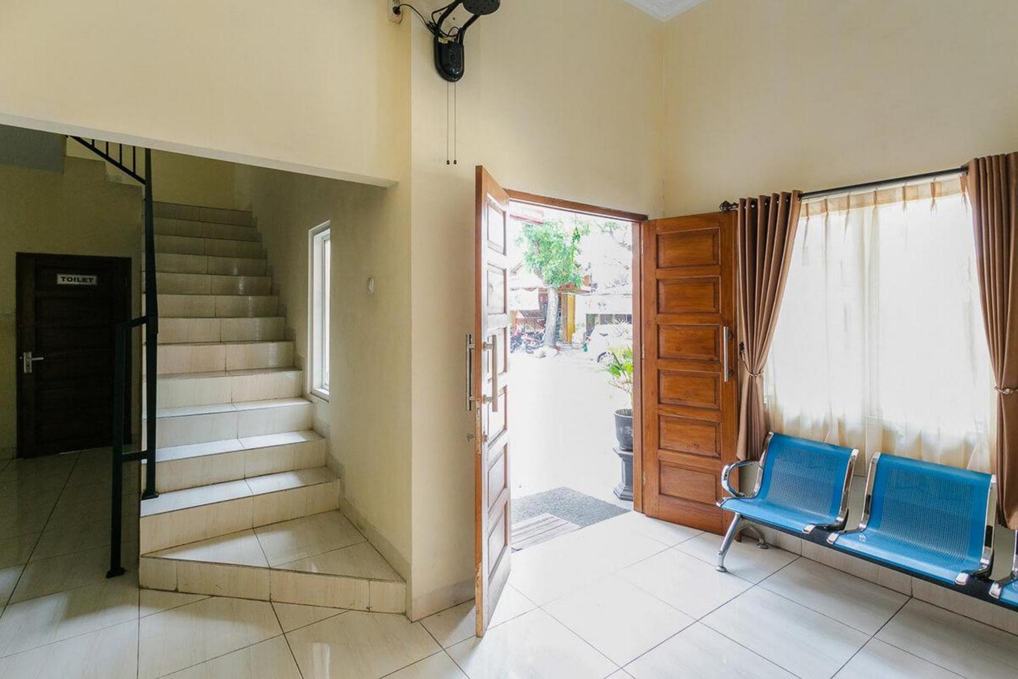 Reddoorz Syariah Near Purwosari Train Station Hotell Solo Exteriör bild